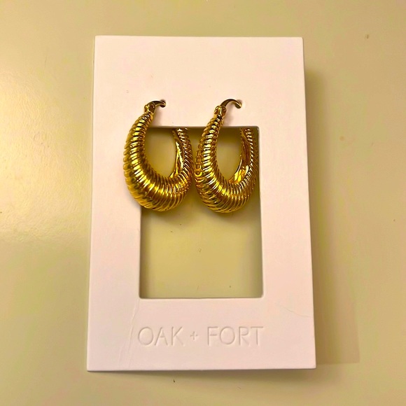OAK + FORT Jewelry - ‘OAK + FORT’ Gold Oval Hoop Earrings- New